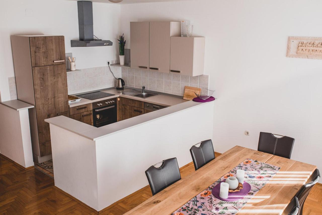 Helles 3 Schlafzimmer Apartment Zwischen Zagreb Zentrum & Natur Bagian luar foto