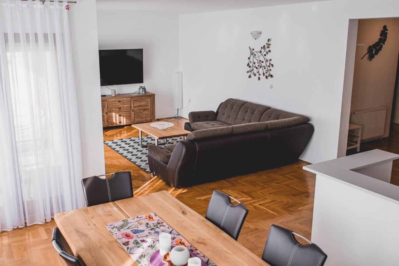 Helles 3 Schlafzimmer Apartment Zwischen Zagreb Zentrum & Natur Bagian luar foto