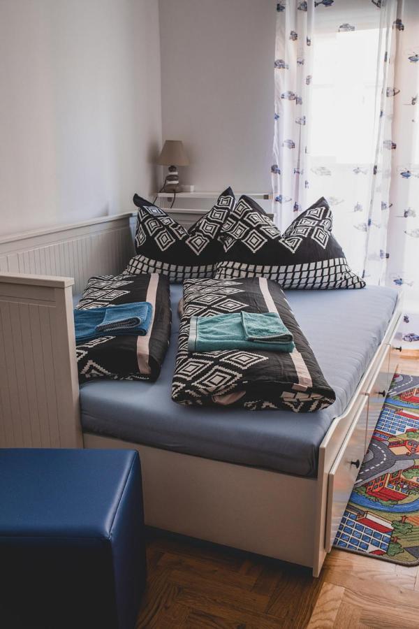 Helles 3 Schlafzimmer Apartment Zwischen Zagreb Zentrum & Natur Bagian luar foto