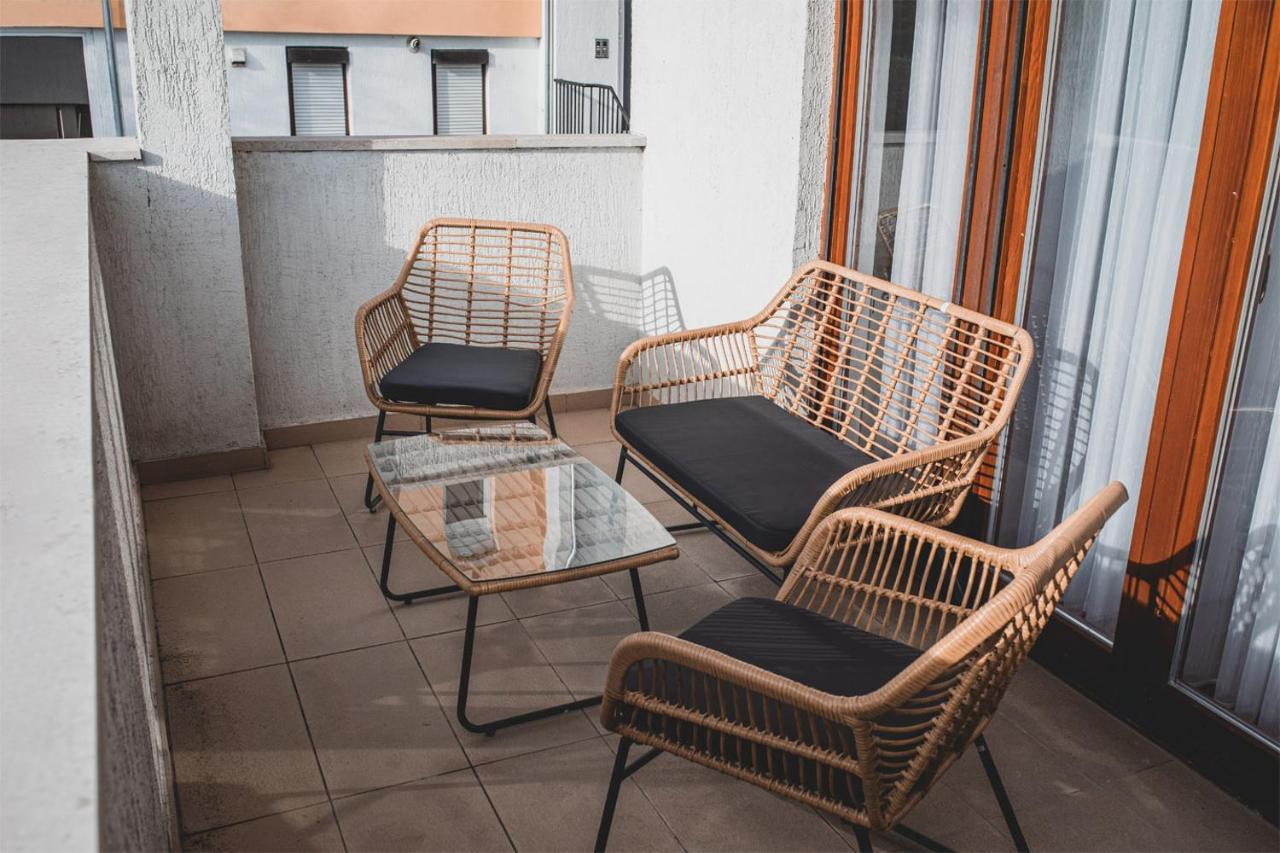 Helles 3 Schlafzimmer Apartment Zwischen Zagreb Zentrum & Natur Bagian luar foto