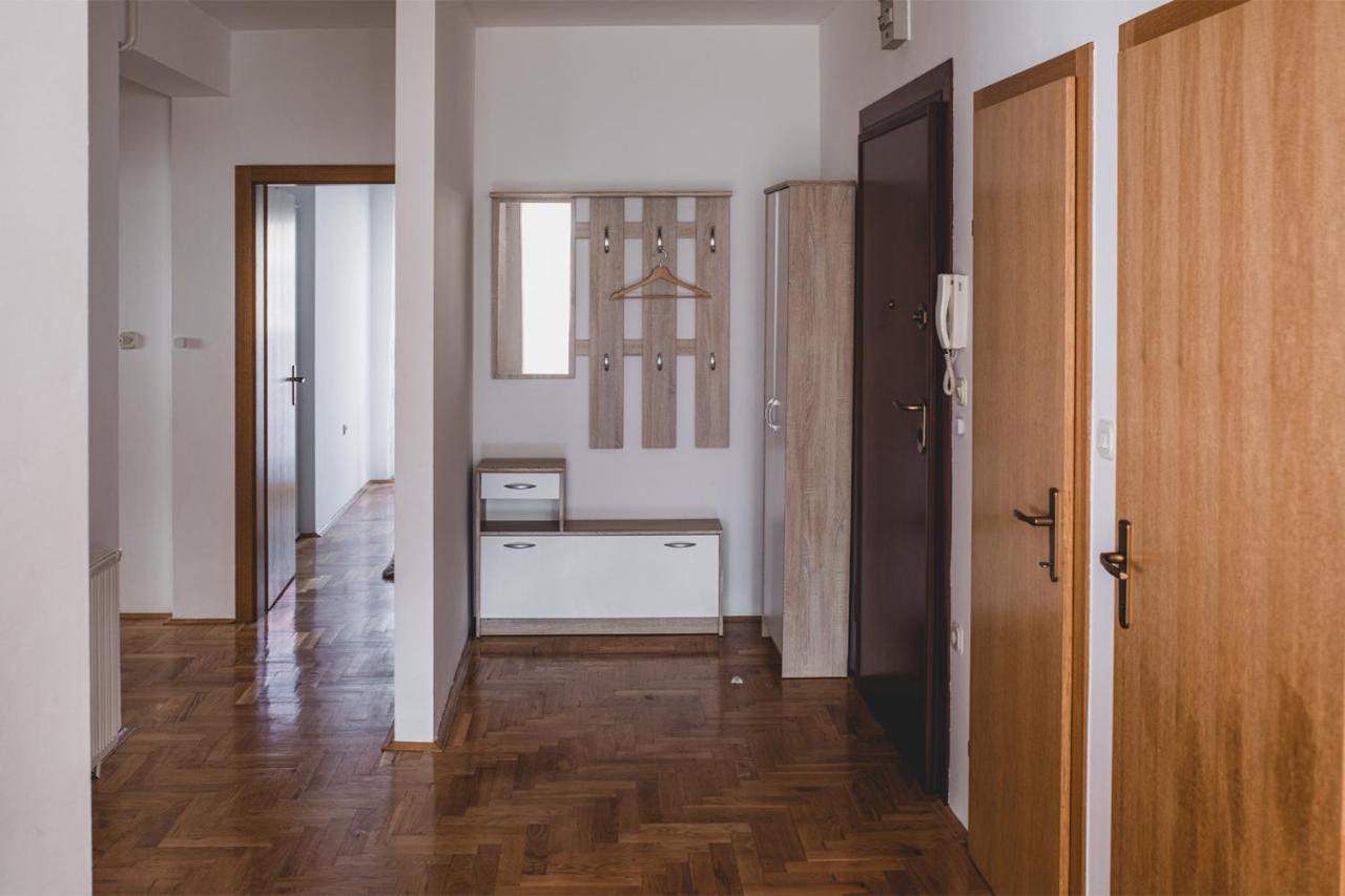 Helles 3 Schlafzimmer Apartment Zwischen Zagreb Zentrum & Natur Bagian luar foto