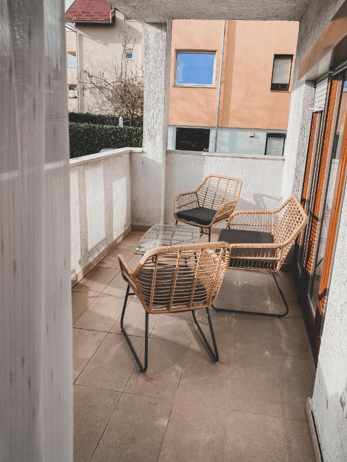 Helles 3 Schlafzimmer Apartment Zwischen Zagreb Zentrum & Natur Bagian luar foto
